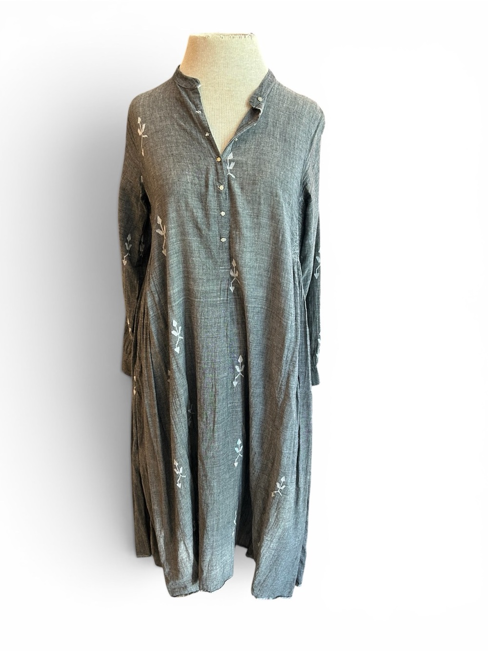 Injiri Women’s 36 Embroidered Gray Button-Front Maxi Dress